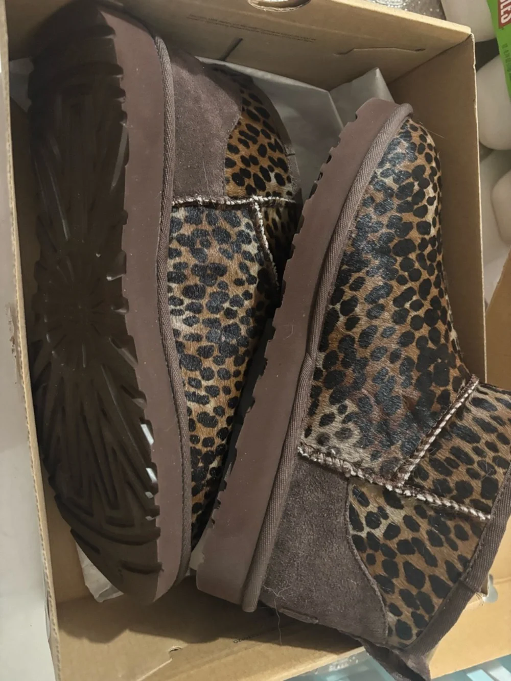 NEW- never worn UGG Leopard Print Brown Mini Boot - Picture 5 of 5